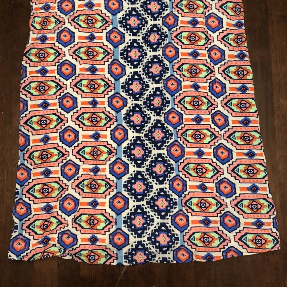 Patterned Shift Dress - Picture 3 of 8